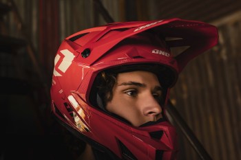 Мотокрос каска ONE INDUSTRIES X-297 FOCUS ELECTRIC RED